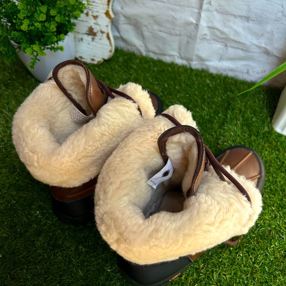 Butte II Waterproof Winter Boot
UGG size 5 unisex 
$130.00 gently used - Picture 15 of 16